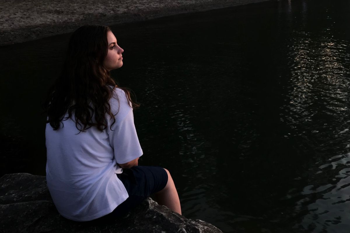 ▲美國一名 13 歲女孩懷孕， 70 歲「孩子的爸」宣稱是兩情相悅（圖非當事人）。（示意圖／取自 Unsplash ）