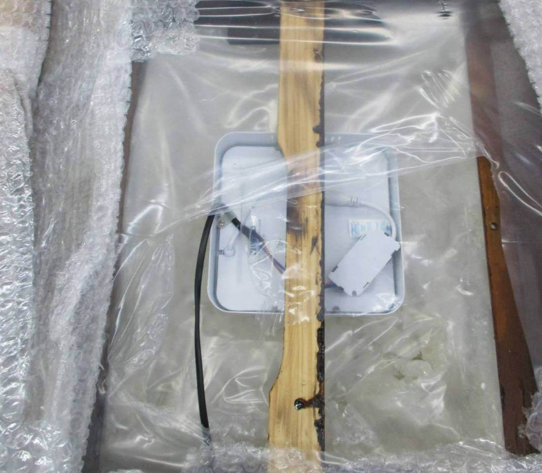 ▲財政部關務署高雄關與調查局航業調查處高雄調查站聯合查獲郵包走私毒品愷他命。(圖／關務署高雄關提供)