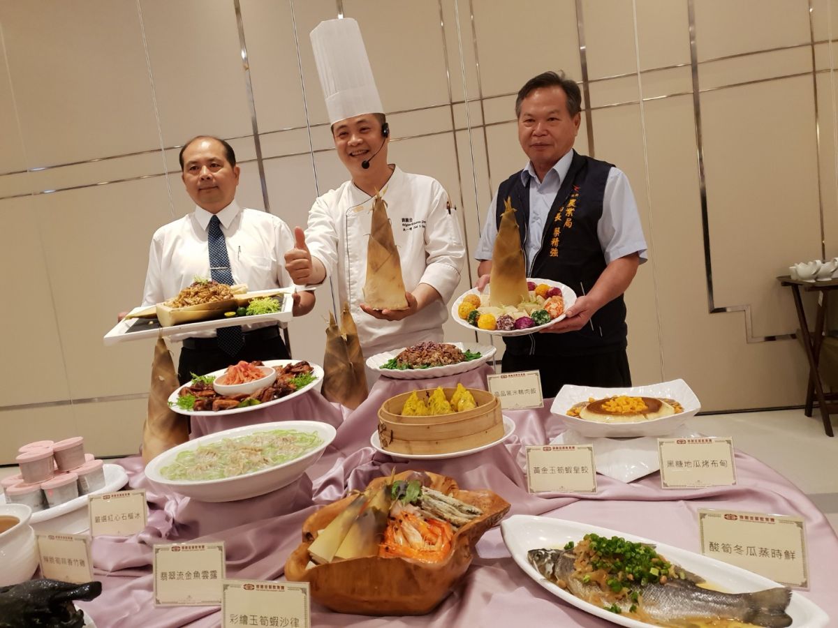▲台中地區農會行銷麻竹筍，與寶麗金結合公益端出黃金玉冷筍宴。（圖／金武鳳攝，2019.7.1)