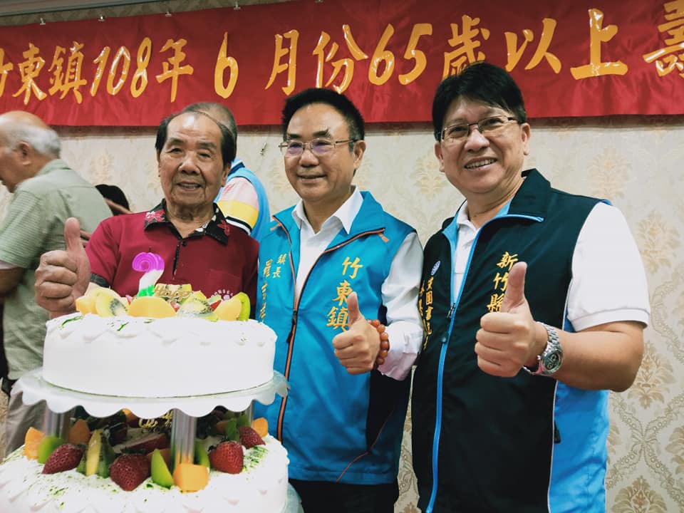 ▲新竹縣議會國民黨團書記長林思銘（右）支持長照特別扣除額應提高到24萬元。（圖／翻攝自林思銘臉書）