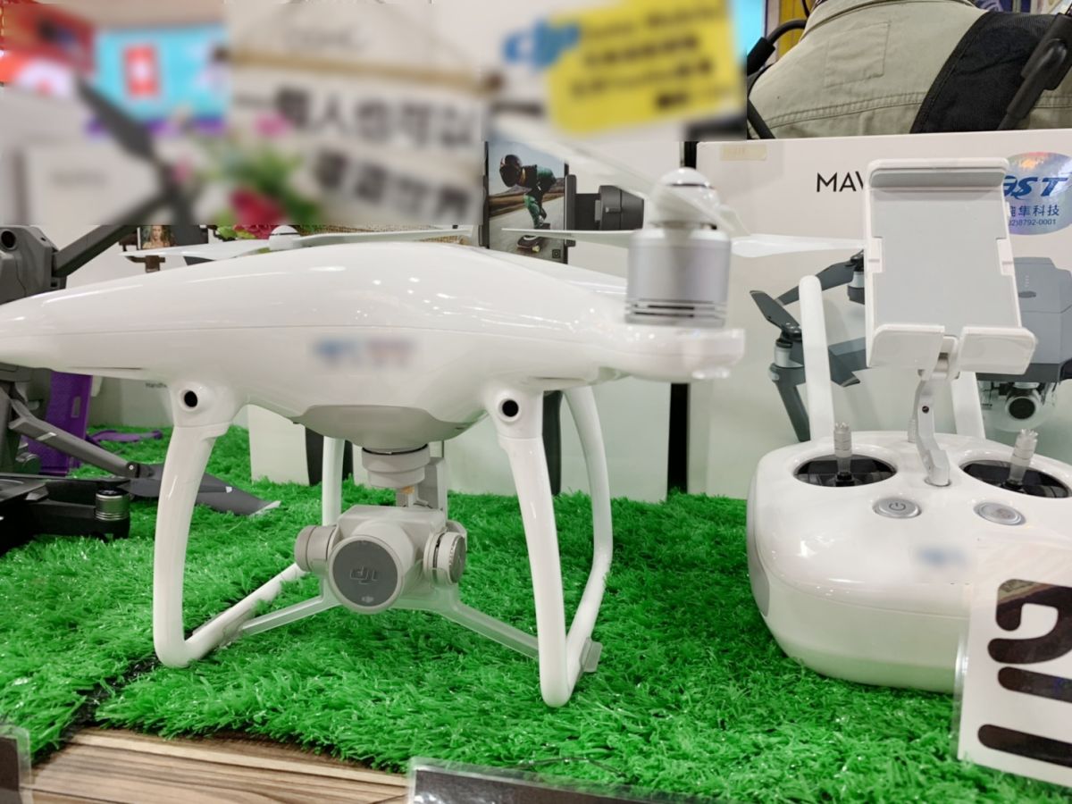 ▲買預售屋可攜帶空拍機，可升到高空確認周邊有無嫌惡設施。（圖／信義房屋提供）