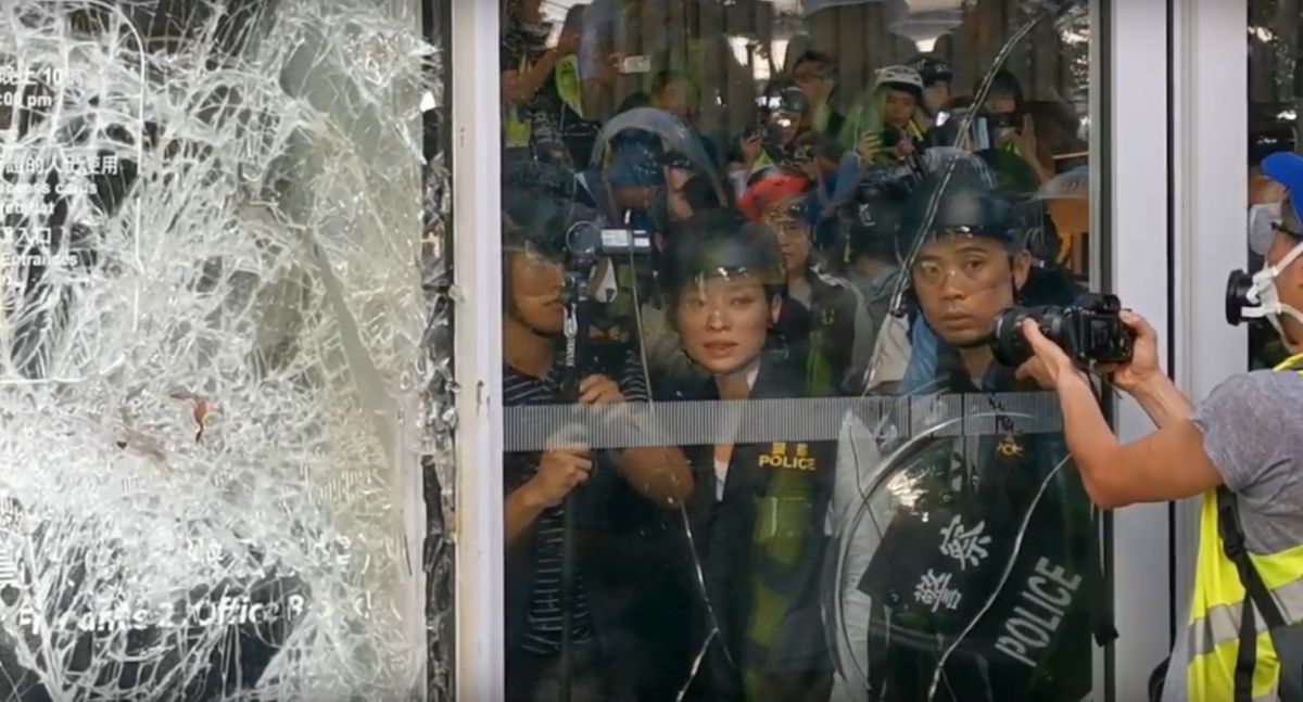 ▲七一反送中示威遊行發生暴力事件，港府首度發布紅色警示。（圖／翻攝 Youtube ）