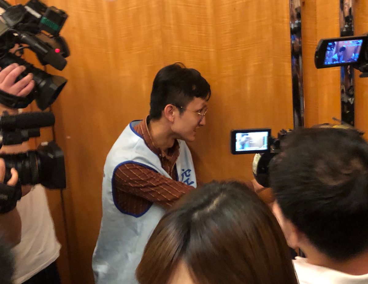 ▲長榮航空與桃園市空服員職業工會今（ 2 ）日進行協商會議，但在會議開始第一個小時僅在講解階段。（圖／記者陳致宇攝, 2019.07.02）