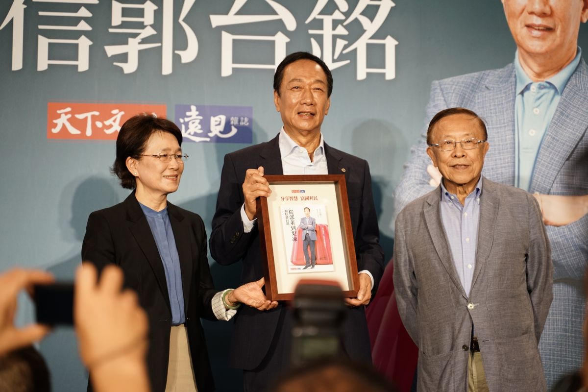 ▲國民黨總統初選參選人郭台銘今（2）日舉行書友會，為自己第一本授權著作《從郭董到果凍：相信郭台銘》站台。（圖／郭台銘競選辦公室提供）