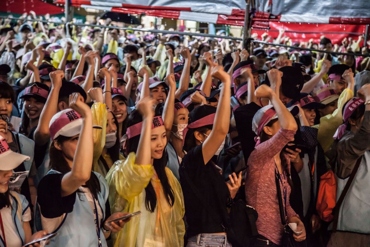 ▲長榮航空空服員罷工至今（ 3 ）日已邁入第 14 天，情況越演越烈，勞資雙方尚未達成共識。（圖／翻攝自臉書）