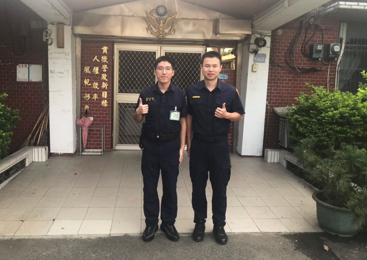 ▲哥哥洪廷宇放棄中興大學生物產業機電工程學系畢業的大好前程，轉考警專，要告訴弟弟他所來不及體驗的警察工作。（圖／楊梅分局提供）