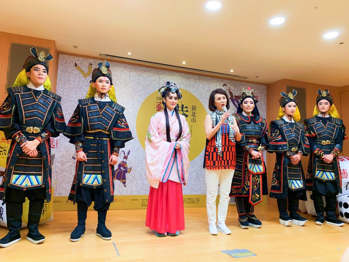 ▲明華園無敵小生孫翠鳳率明華園藝術家族將於5日在水金色水岸演出開幕好戲「逐鹿天下」。（圖／記者宋原彰攝，2019.07.02）