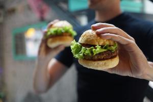 今天國際垃圾食物日！全球爆吃邪惡美食　由來、慶祝方式一次看