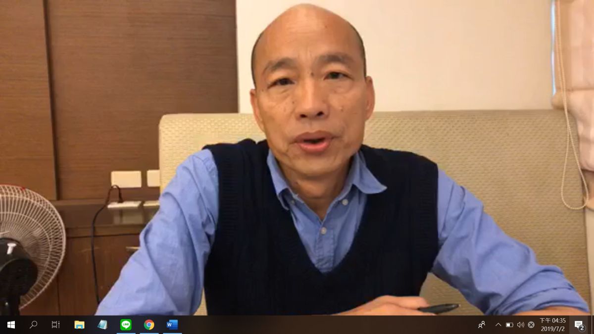 對於近來高雄登革熱和中央槓上，韓國瑜表示已經被泛政治化，對於行政院幫忙時態度總是氣沖沖，韓表示覺得不舒服。 (突/翻攝韓國瑜臉書)