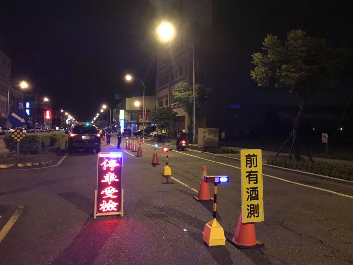 ▲宜蘭縣警局提醒民眾，遇酒測攔檢務必配合，若拒絕酒測、闖越攔檢點，首次將被處以18萬元重罰。（圖／宜蘭縣警察局提供)