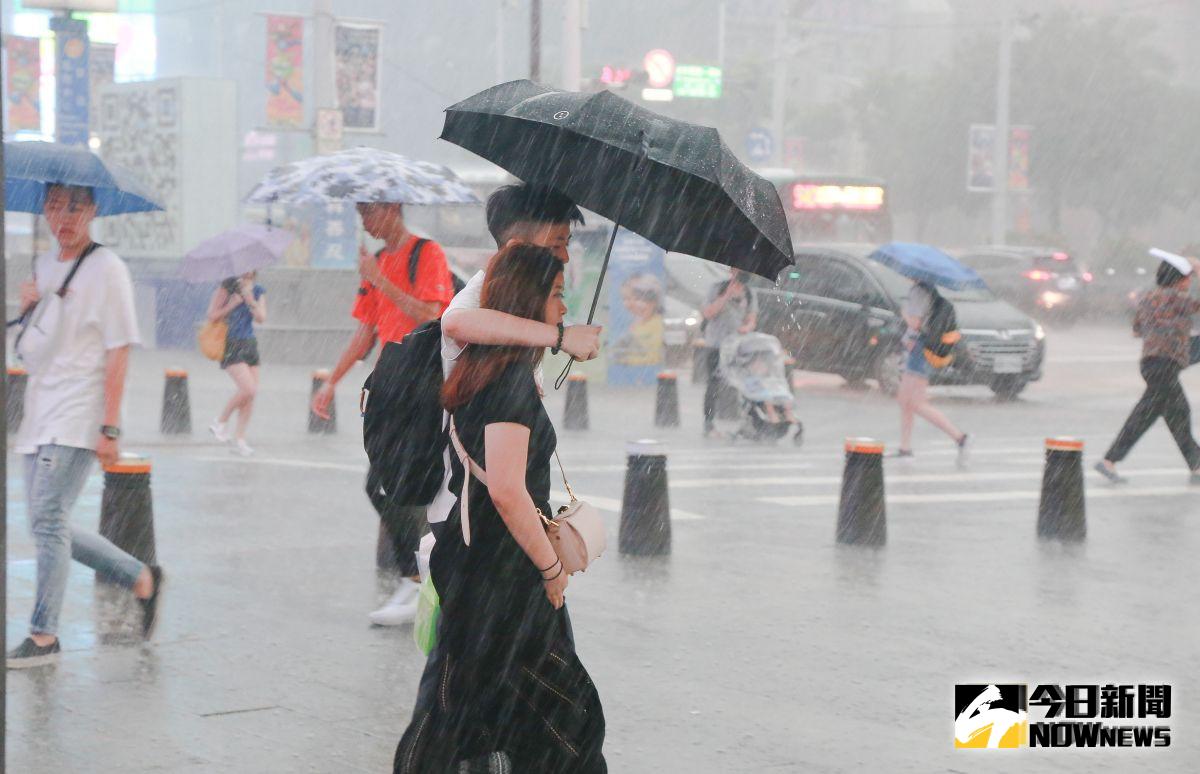 ▲受米塔颱風影響，明天北部縣市多為停班停課。（圖／NOWnews資料照片）