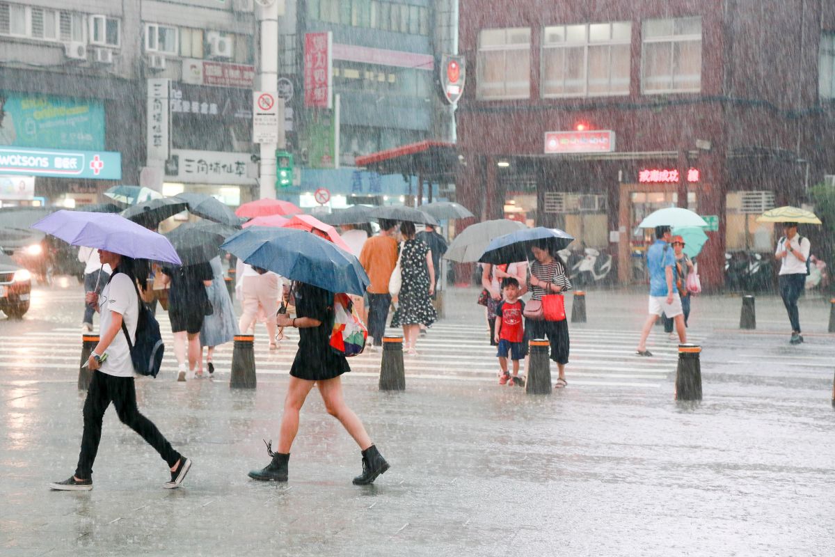 ▲第 14 號颱風「劍魚」今天凌晨形成。（圖／NOWnews資料照片）