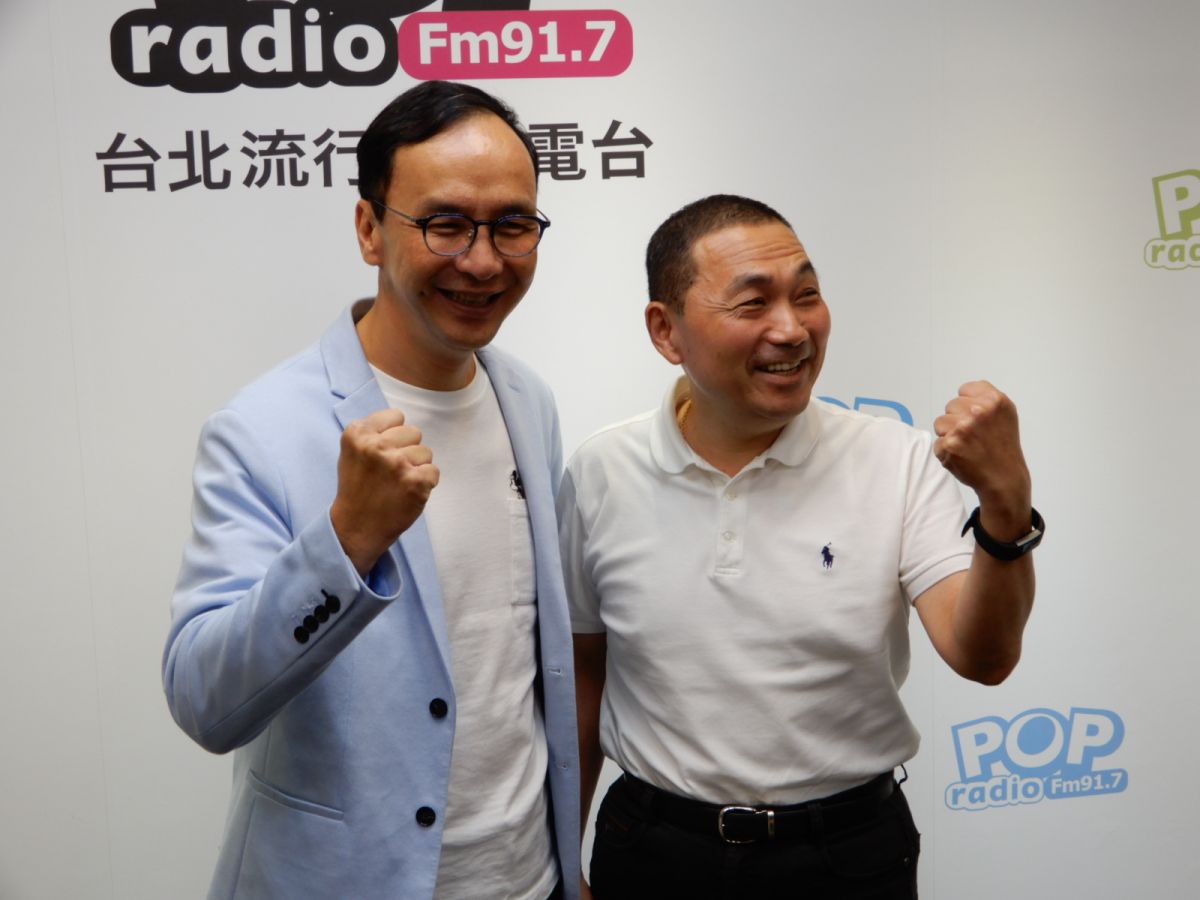 新北市長侯友宜與前市長朱立倫同台上廣播談感受。（圖 / 記者陳弘志攝，2019.07.02）