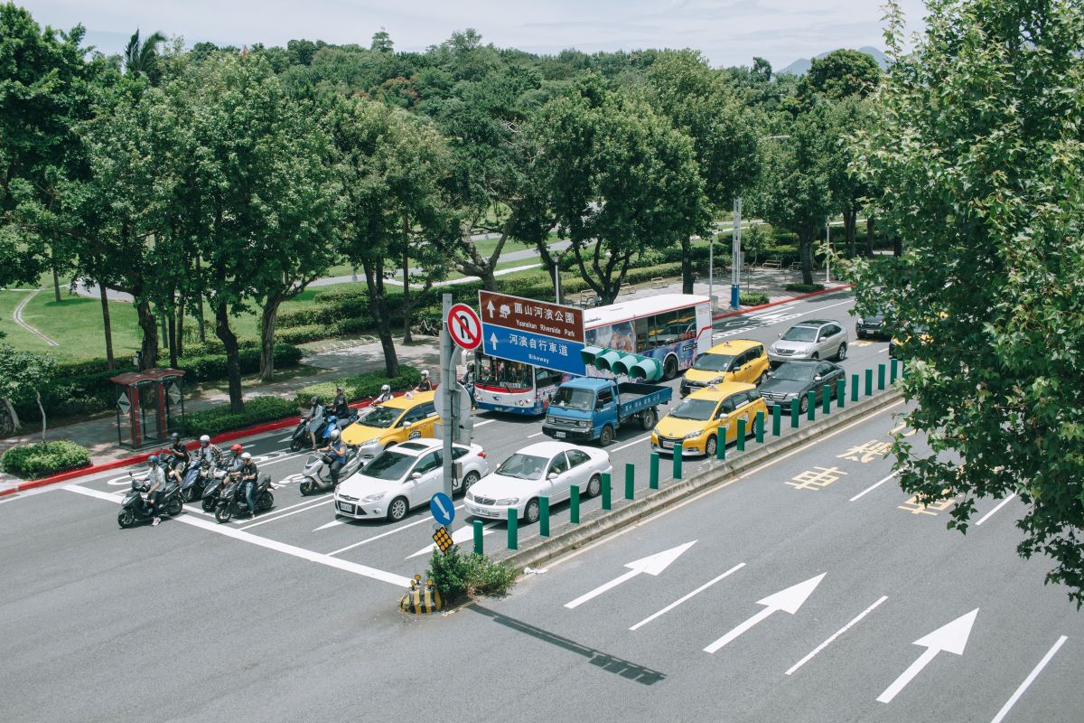 ▲氣象專家吳德榮點出，台灣沒有熱浪發生，關鍵在於環海優勢。（示意圖／取自 Unsplash ）