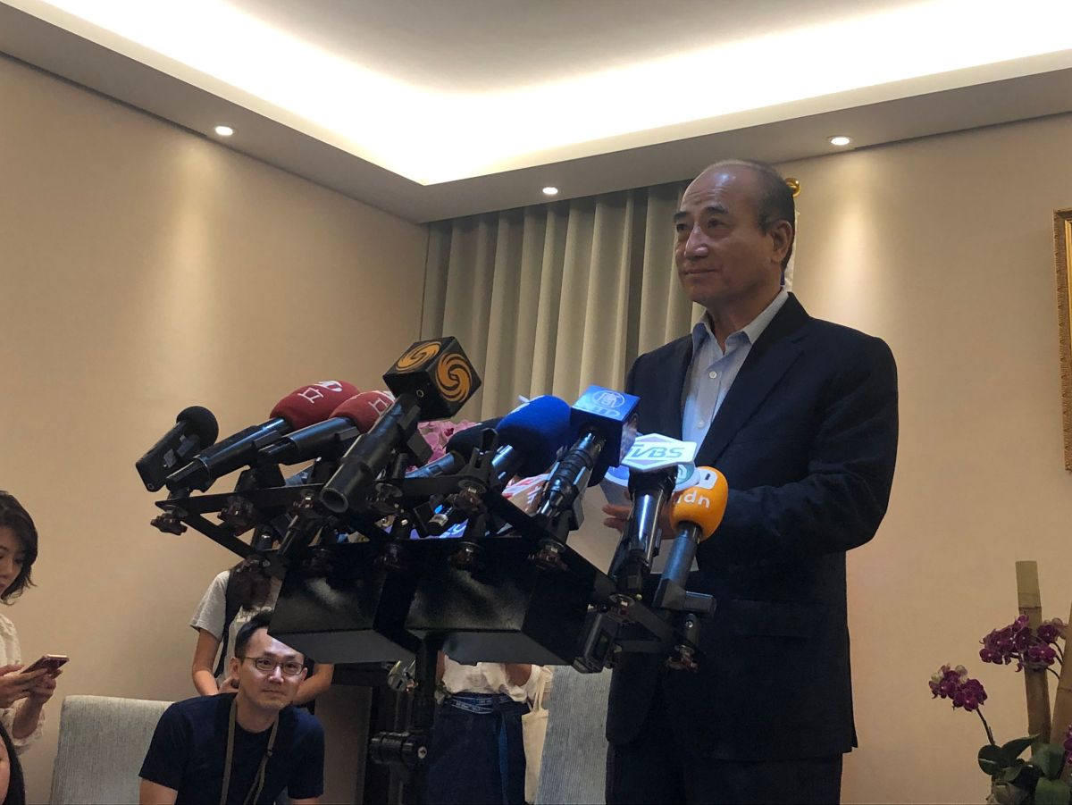 王金平3日開記者會，指出初選參選人對民調作業方式有疑慮。 (圖/記者吳承翰攝)