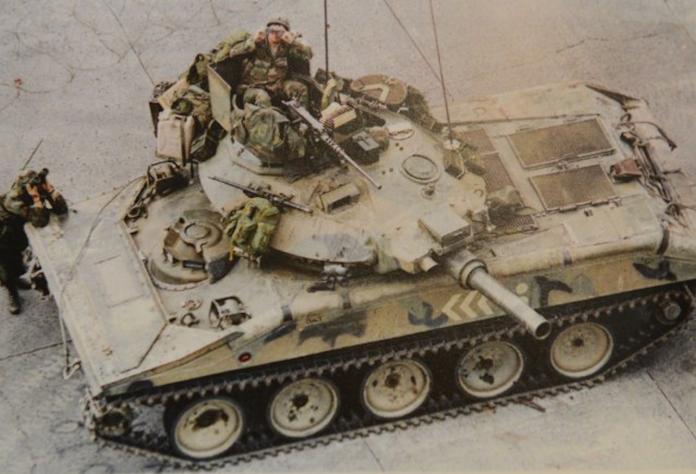 ▲1989年美軍入侵巴拿馬，M551輕型戰車在巴拿馬街頭巡邏。（圖／美國陸軍）