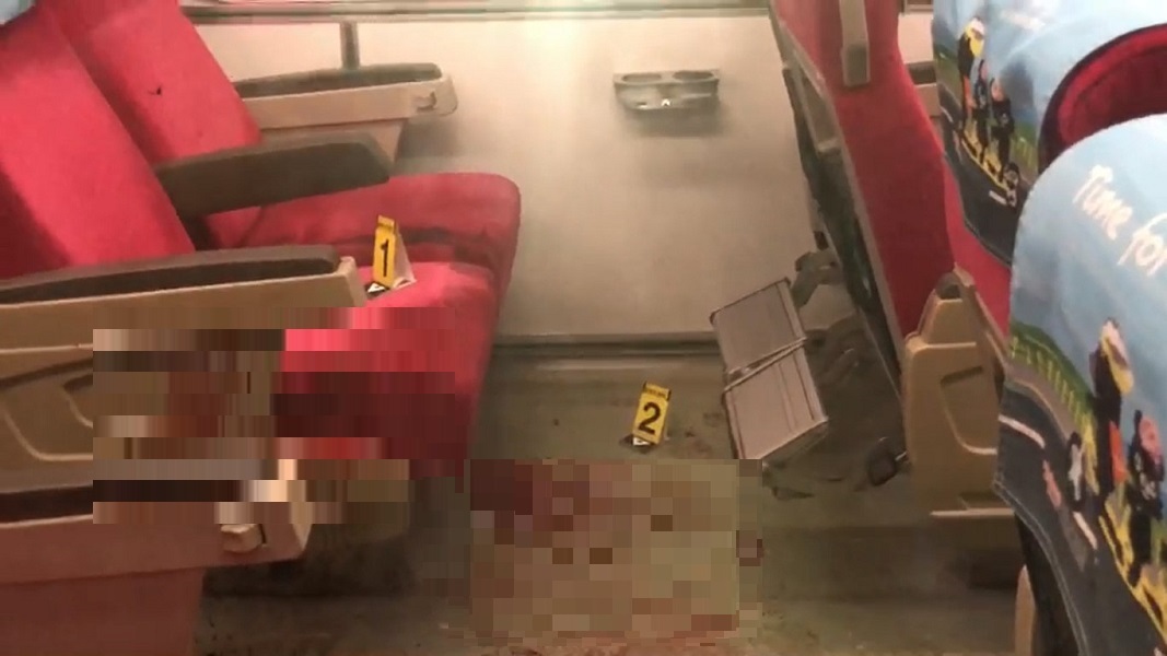 ▲警方鑑識人員正執行清查現場釐清案情。（圖／記者陳惲朋翻攝）