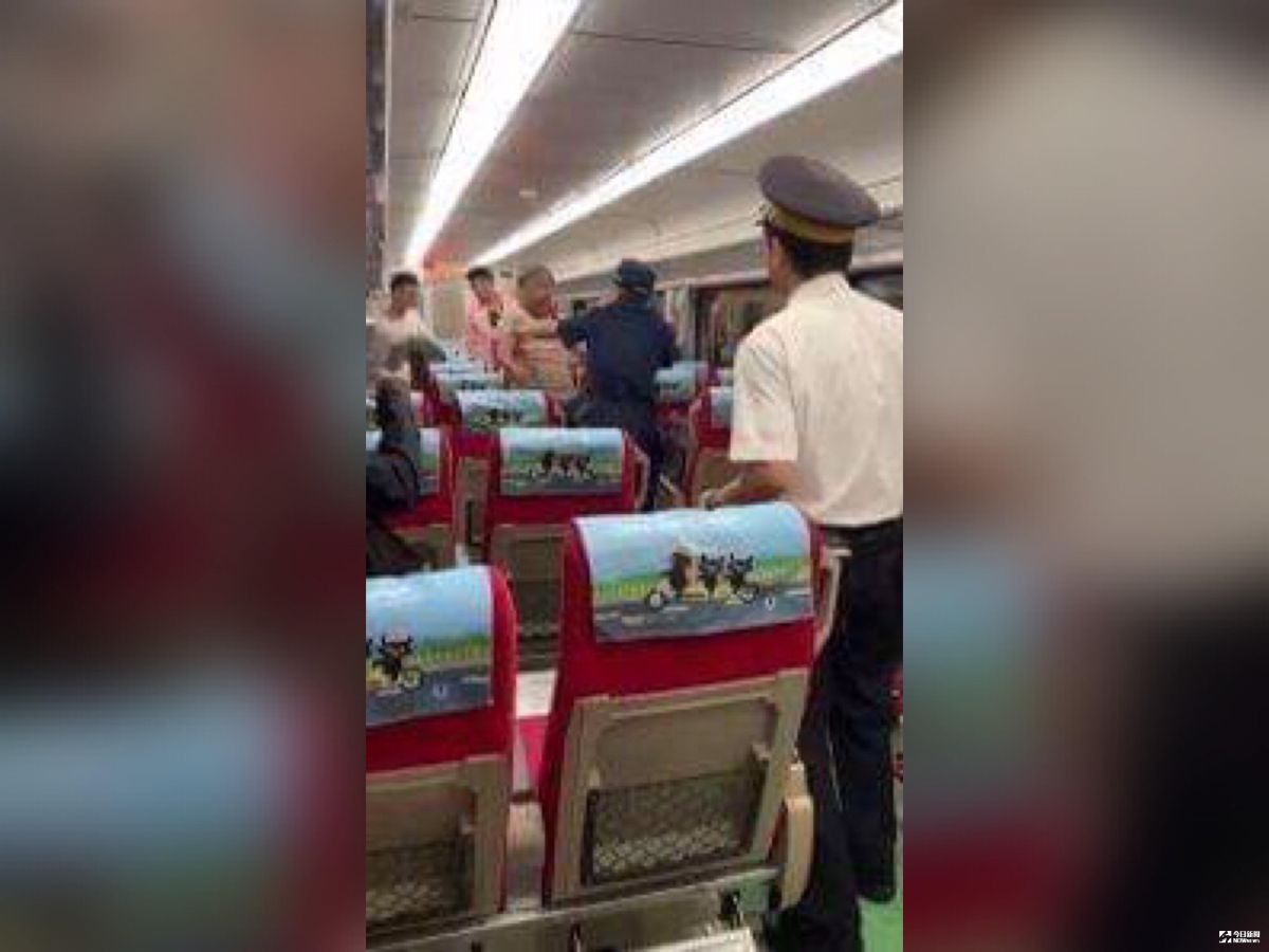▲傅姓列車長（右）事後表示，當時鄭男曾大喊「要和警察拚了」。（圖／翻攝網路）