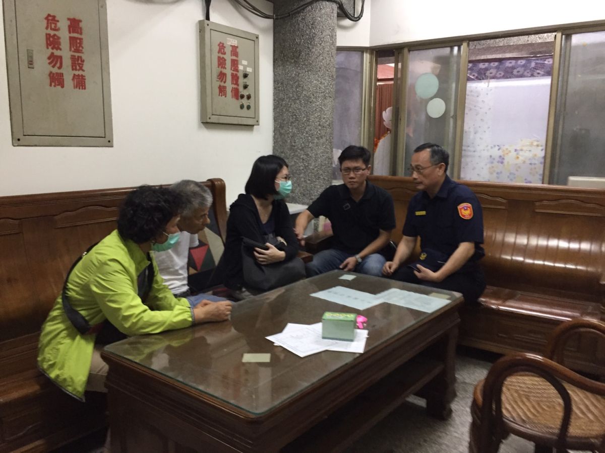 ▲警政署長陳家欽至李員家中慰問家屬（圖／記者陳惲朋攝）