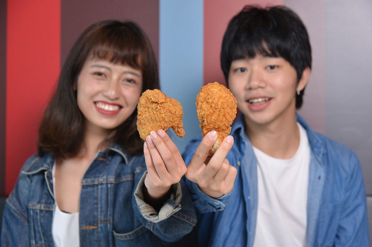 ▲麥當勞趁機在暑假期間舉辦「麥脆雞開箱文大賽」，邀請各路網友來挑戰，要送出5名市價超過1.5萬元的點點卡。（圖／麥當勞提供）