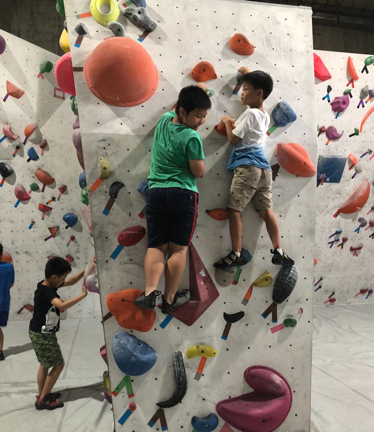 ▲少子化搶學生，補教業暑期營連攀岩、空拍機都排入課程，超夯的（圖／金武鳳攝，2019.7.4)