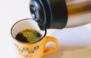 保溫杯裝咖啡「恐細菌吞下肚」！譚敦慈堅持用這款：超過20年不壞
