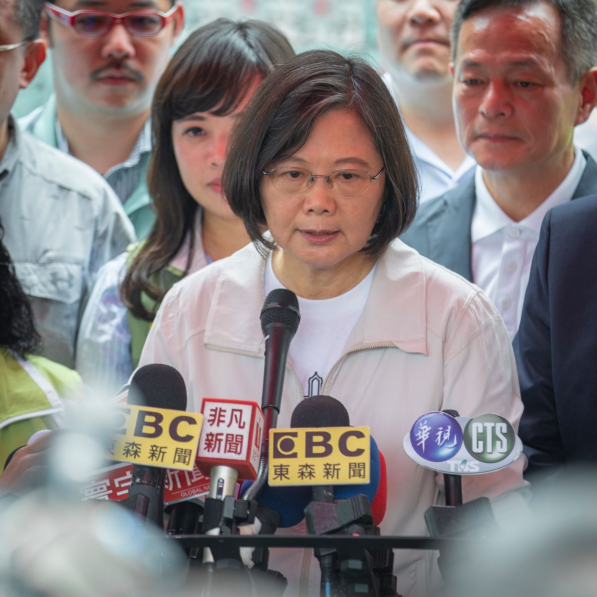 台北市長柯文哲5日下午五點將與中國大陸國台辦主任劉結一碰面，總統蔡英文受訪時重申，兩岸事務是中央的職權，涉及公權力的部分，必須受到中央授權，中央唯一授權的單位就是海基會。（圖／總統府提供）