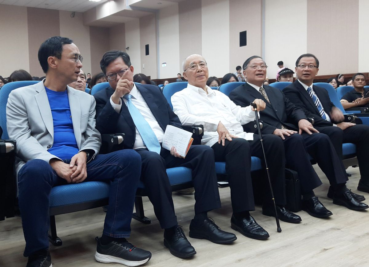 ▲朱立倫難得與桃園歷任縣長吳伯雄、許應深、吳志揚及現任桃園市長鄭文燦同框。（圖／記者李春台攝, 2019.07.05）