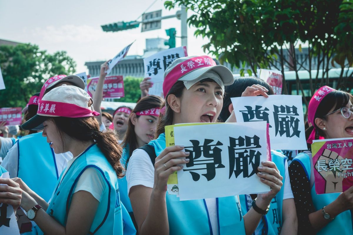 ▲長榮罷工延燒至今，雙方談判已破局  2  次。（圖／取自桃園市空服員職業工會臉書）