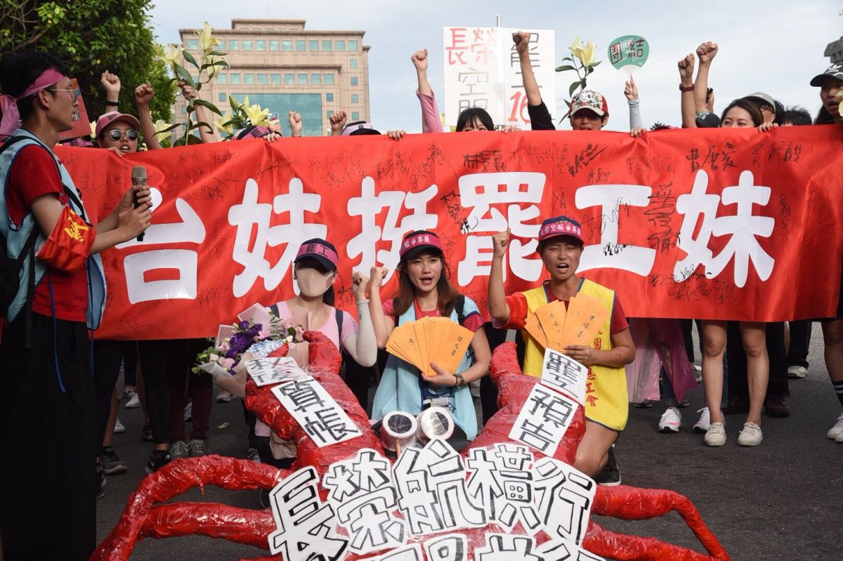 ▲空服員罷工的事件不只我國發生，新加坡曾經也發生過類似的事件，而當時的新加坡總理李光耀卻直接說出「停飛」，就讓所有的機師回到工作崗位「復飛」。（圖／記者陳明安攝）