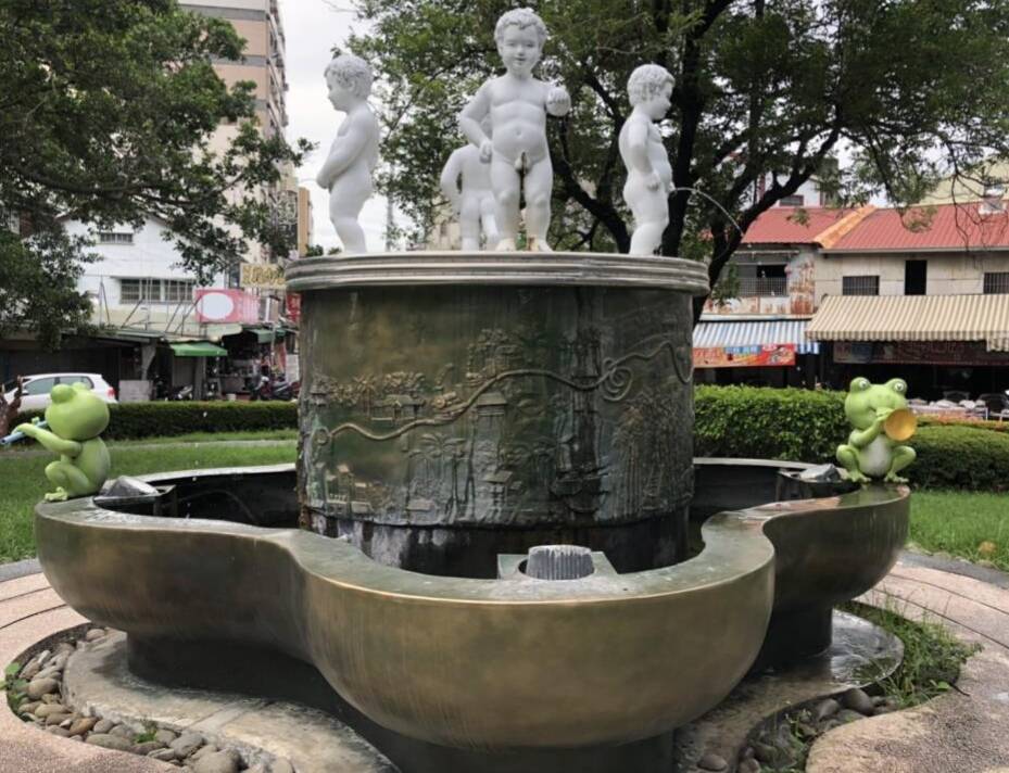 ▲東門圓環一隻諸羅樹蛙不見了。（圖／李佩昕攝）