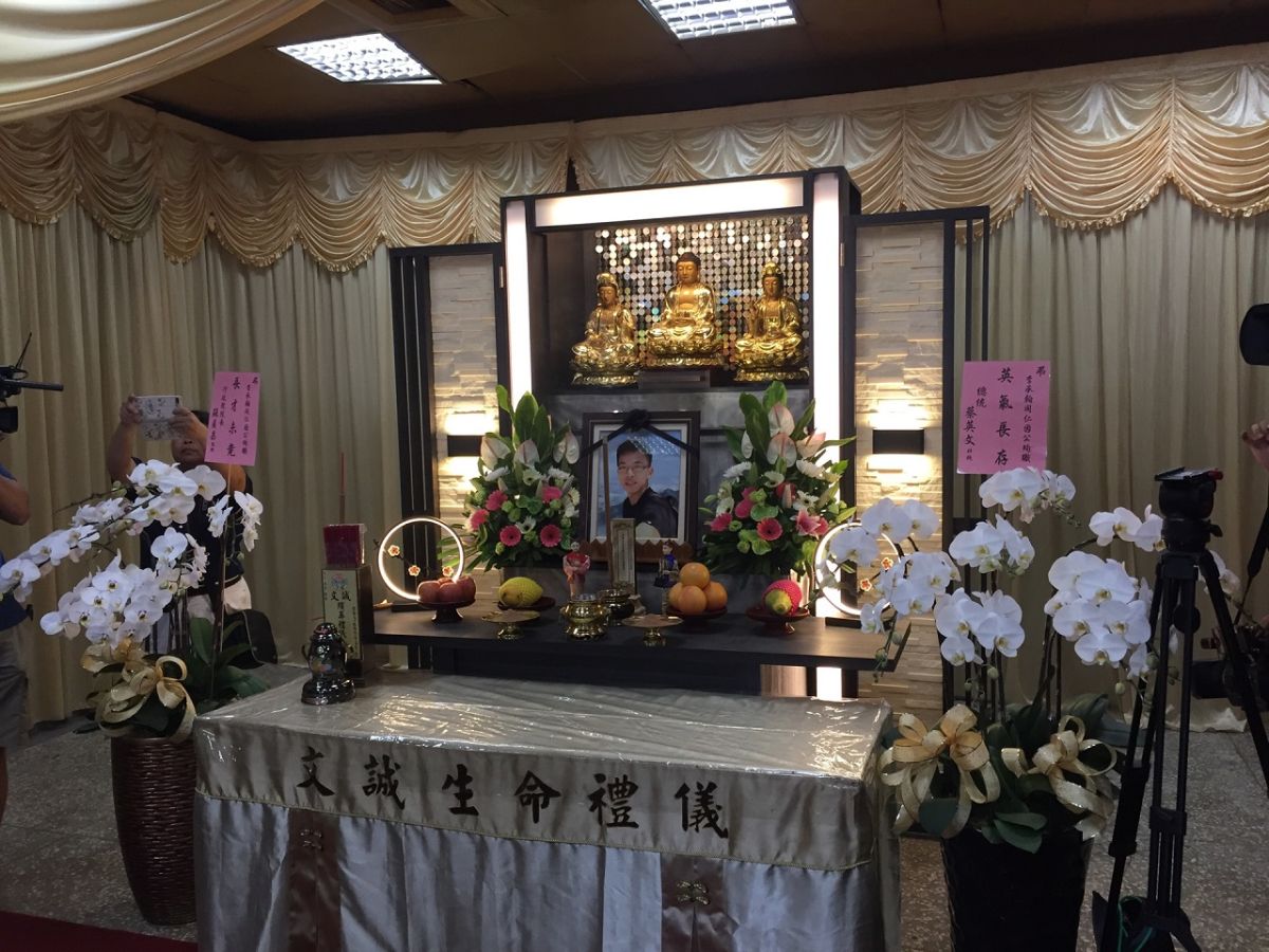 ▲鐵路警察因公殉職員警李承翰靈堂。（圖／記者陳惲朋攝 , 2019.07.05）