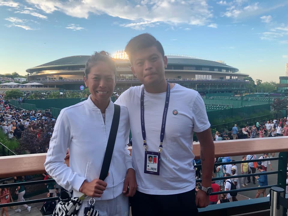 ▲謝淑薇（左）、謝政鵬姊弟檔同時出征法網。（圖／取自謝淑薇臉書）