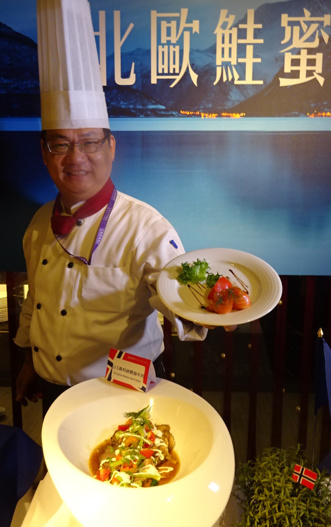 ▲台中星享道酒店迎戰夏季商機，推出挪威鮭蜜季，端出30道鮭魚佳餚饗宴。（圖／金武鳳攝，2019.7.6)