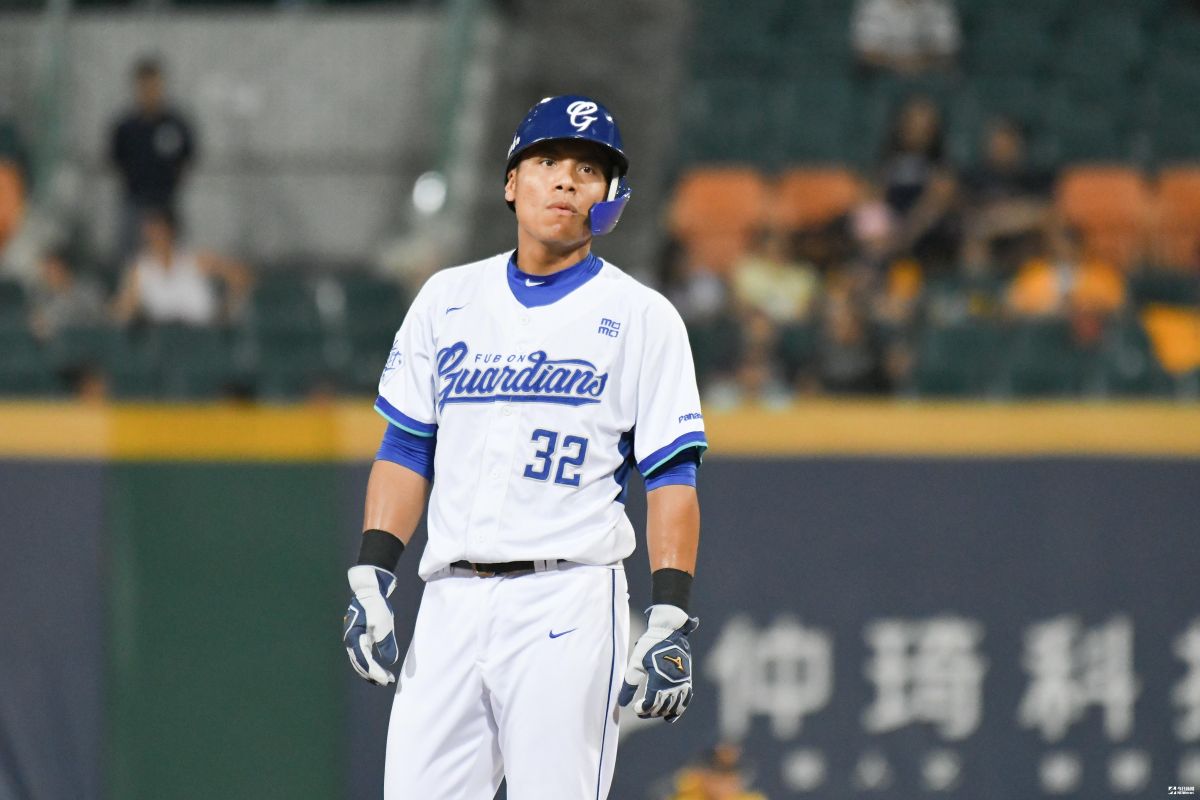 ▲富邦悍將高孝儀敲出逆轉兩分打點二壘安打。（圖／記者葉政勳攝 , 2019.07.06）