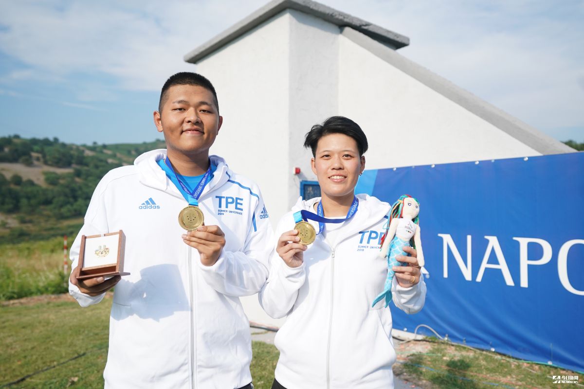 ▲2019拿坡里世大運，楊昆弼、劉宛渝各自在男女子個人摘金，混雙澤收下銀牌。（圖／大專體總提供）
