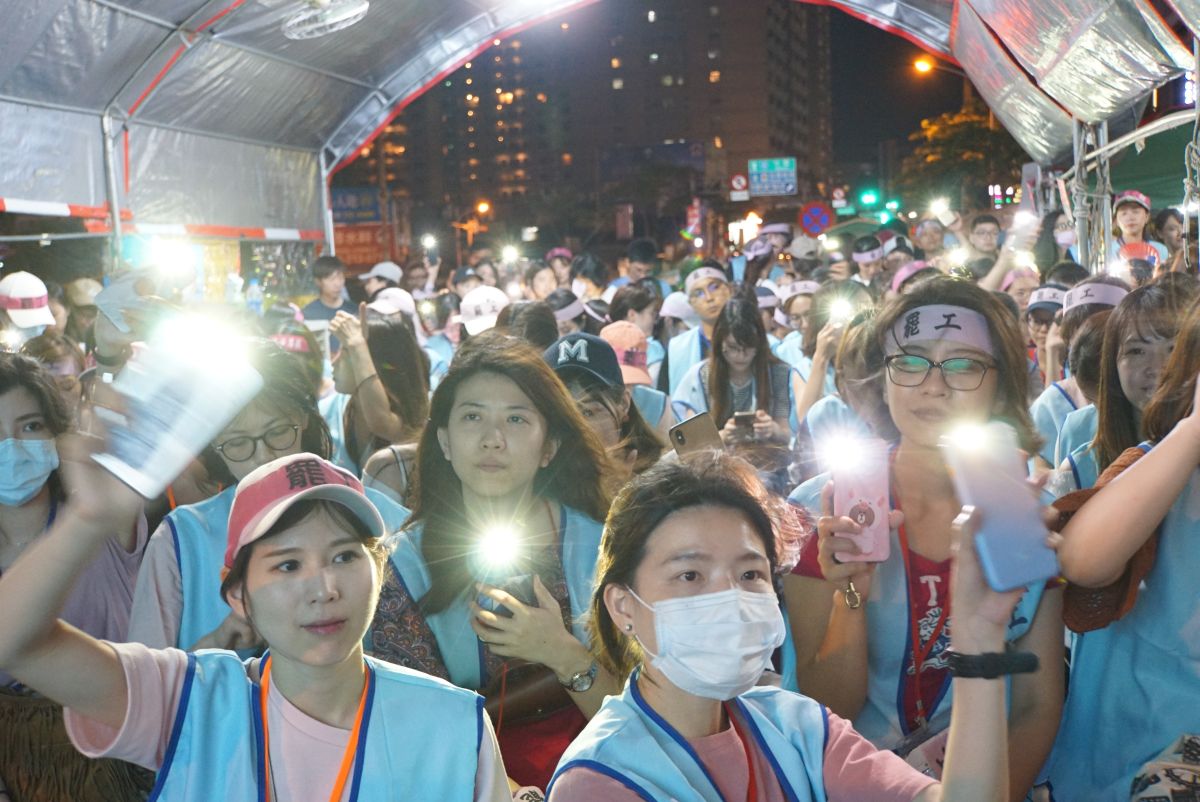 ▲長榮空服員罷工落幕，工會舉辦晚會慶祝勝利。（圖／記者呂炯昌攝， NOWnews 資料照片）