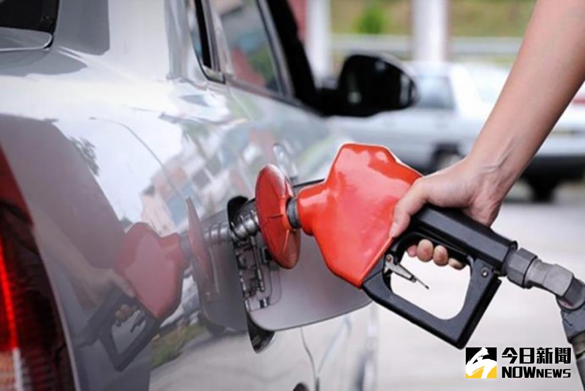 ▲台灣中油公司表示，自明（8）日凌晨零時起，將調降各式汽、柴油價格每公升各0.4元。（圖／NOWnews資料圖片）