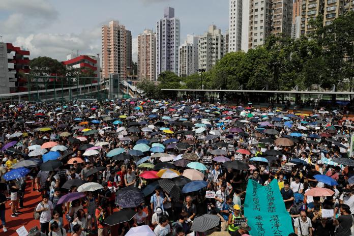 ▲香港「反送中」示威人士 7 日赴九龍舉行大遊行。（圖／美聯社／達志影像）