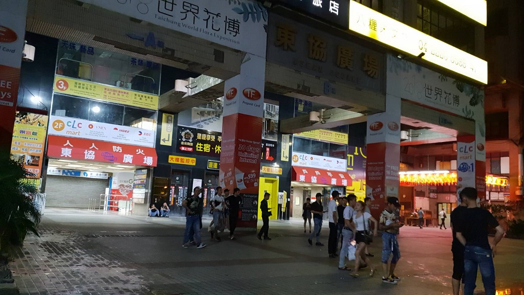 ▲台中市東協廣場內各國勢力盤據，外人難以打入，警方也難以摸清，成了治安重點（圖／記者鄧力軍攝）