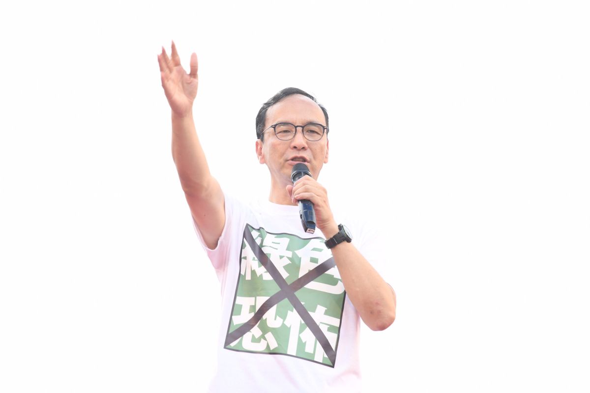 國民黨7日下午在凱達格蘭大道舉辦「反鐵籠公投，凱道大會師」活動，前新北市長朱立倫表示，這是一場拒絕綠色恐怖的大會。（圖／記者林柏年攝，2019,07,07)