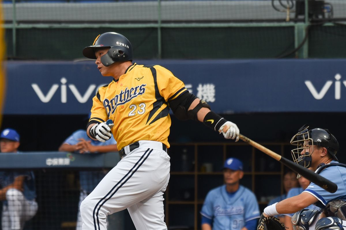 中信兄弟當家球星彭政閔2000安達成（圖／記者陳明安攝）