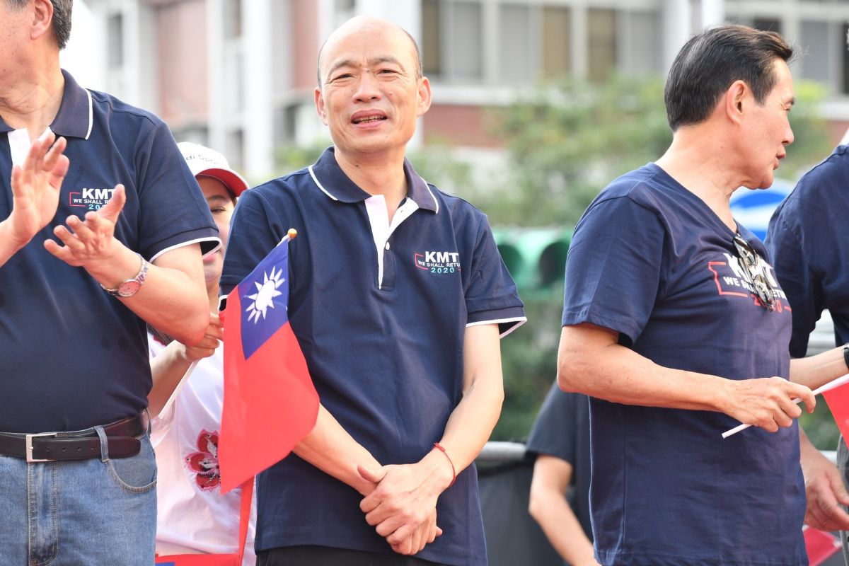 國民黨今(7)日下午在凱道舉行「反鐵籠公投」大會師，高雄市長韓國瑜說，為什麼民進黨要整天給在野黨戴紅帽子？因為如果不抹黑、不鬥爭，民進黨就不會選舉，因為他們沒有政績，不知道該怎麼選。（圖／記者林柏年攝,,2019,07,07)