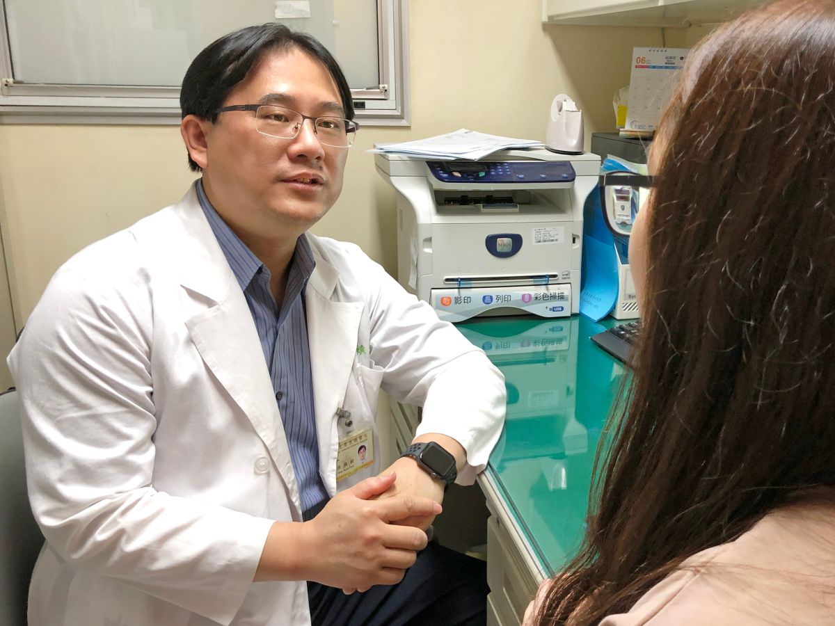 ▲女子患子宮肌腺症，吃藥後經痛症狀改善，但因擅自停藥，導致症狀加重。（圖／洪煥程醫師提供）