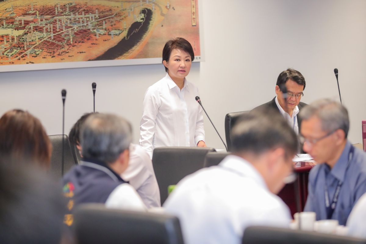 ▲市長盧秀燕主持低碳城市推動委員會第一次會議時指示，市府大、小建設開工動土要拜拜，各單位要努力減香，以主祭者1柱香即可。 (圖／柳榮俊攝2019.7.8)