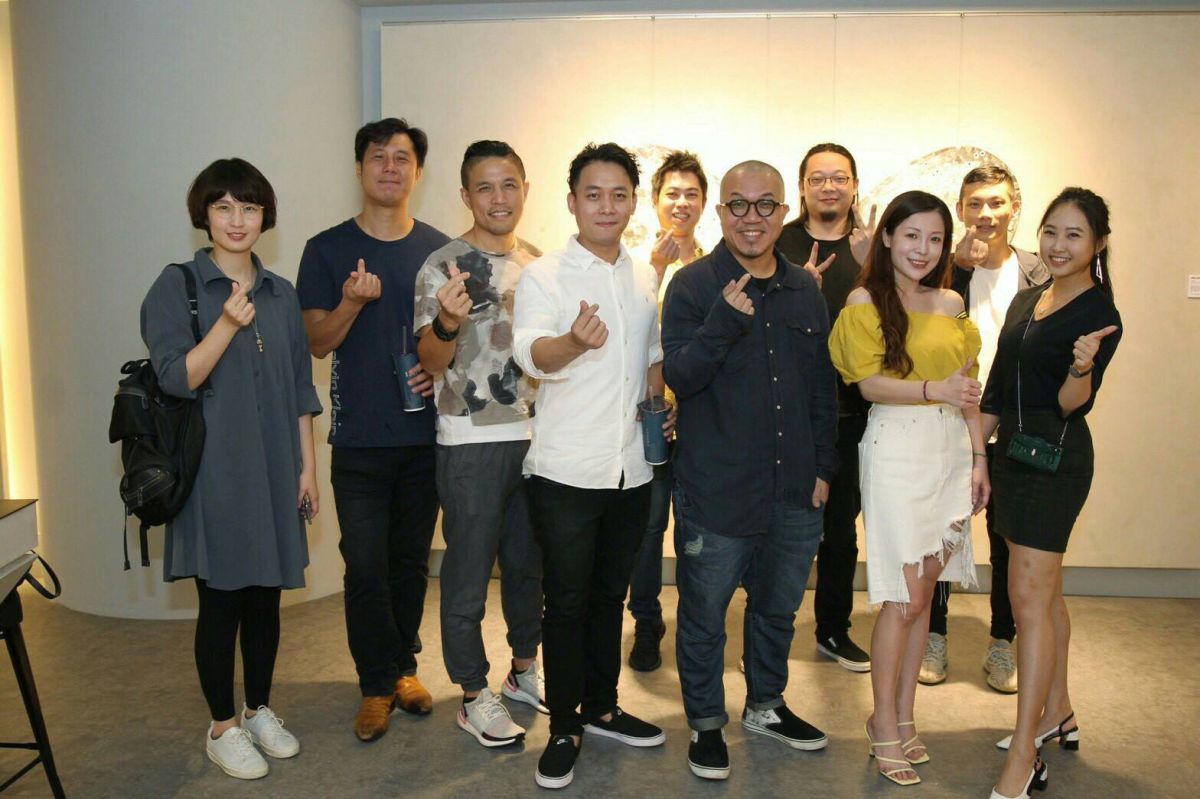 ▲台灣藝站團隊與藝術家林慶芳（右二），攜手推動藝術市場新風潮。（圖／金武鳳攝，
2019.78)
