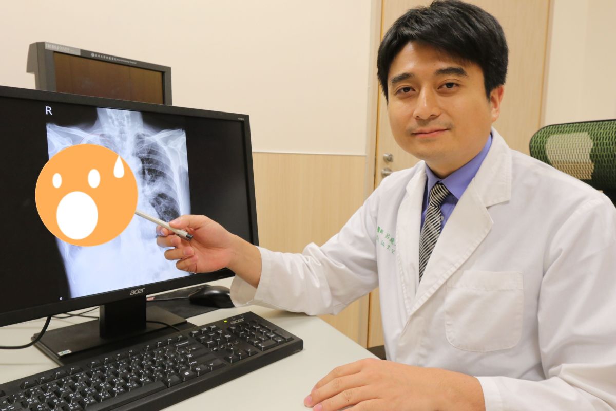 ▲老翁嚴重「肺炎」合併「膿胸」。（圖／亞大附屬醫院提供）