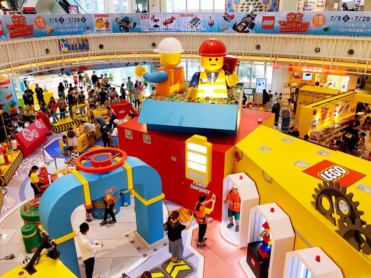 ▲百貨暑假玩創意，建造「積木」想像力夢工廠。（圖／記者陳美嘉攝）