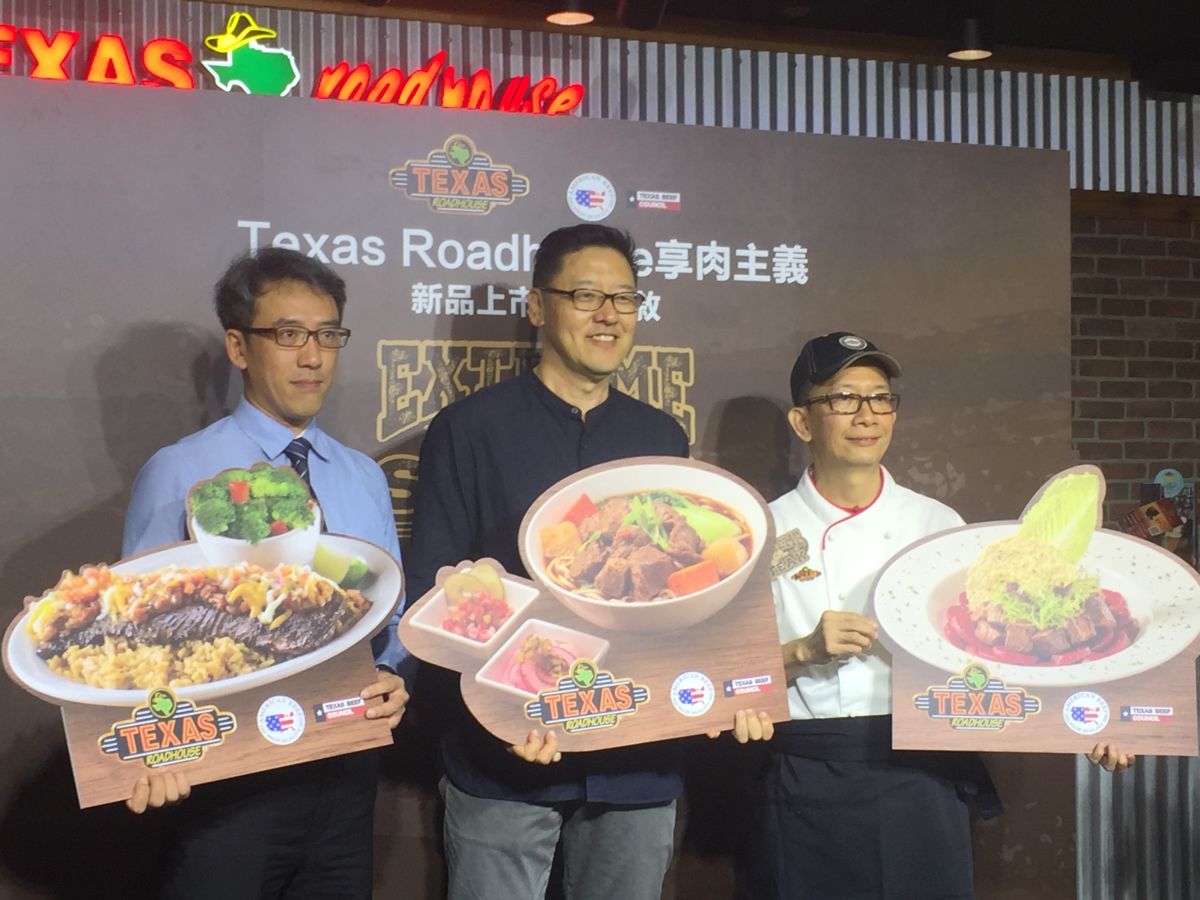 ▲美式牛排餐廳新推出中西口味融合的牛肉麵，同時推出新菜搶攻美食市場。（圖／記者黃仁杰攝影2019.7.9）