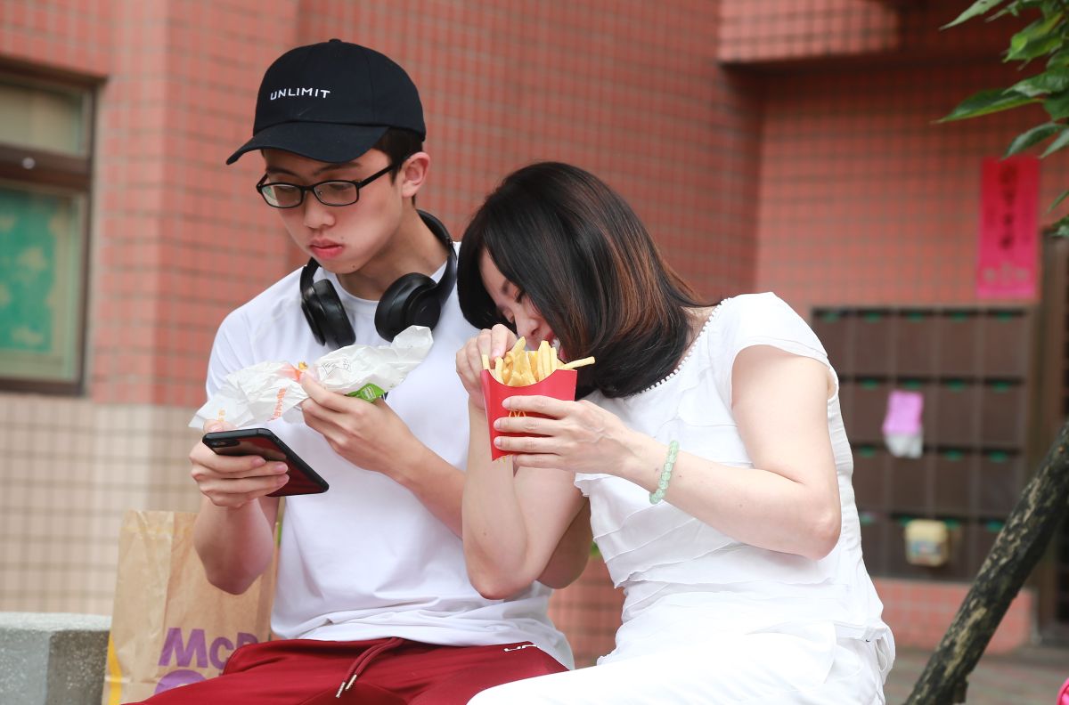 ▲狄鶯自從兒子孫安佐事件後首度出現公開場合為公益團體拍攝形象廣告，兒子孫安佐也有參與演出。（圖／記者葉政勳攝 , 2019.07.10）